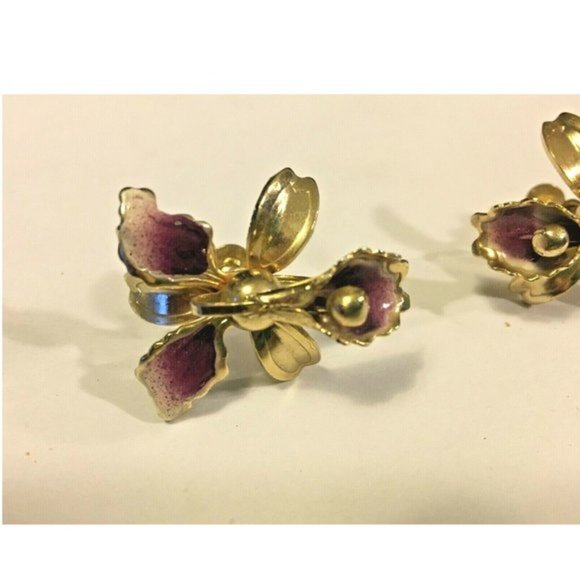 Vintage Orchid Flower Floral Purple Enamel Gold Tone ScrewOn Back Earrings Retro - Picture 2 of 4